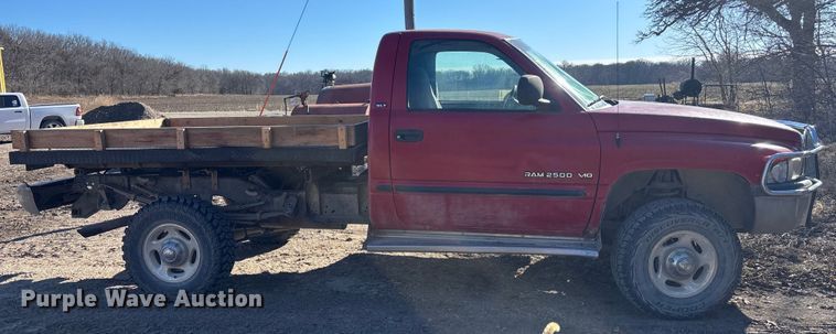 image for item DU6934 2001 Dodge Ram 2500 flatbed pickup truck