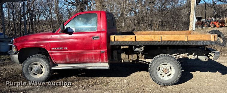 image for item DU6934 2001 Dodge Ram 2500 flatbed pickup truck