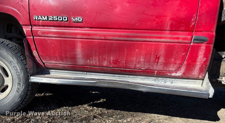 image for item DU6934 2001 Dodge Ram 2500 flatbed pickup truck