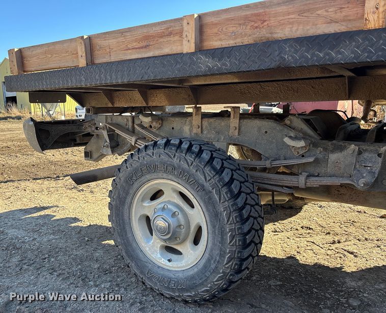 image for item DU6934 2001 Dodge Ram 2500 flatbed pickup truck