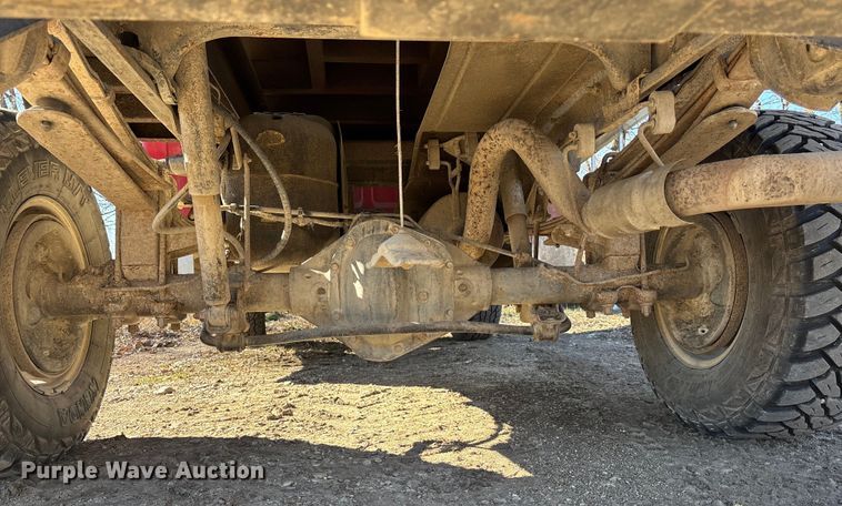 image for item DU6934 2001 Dodge Ram 2500 flatbed pickup truck