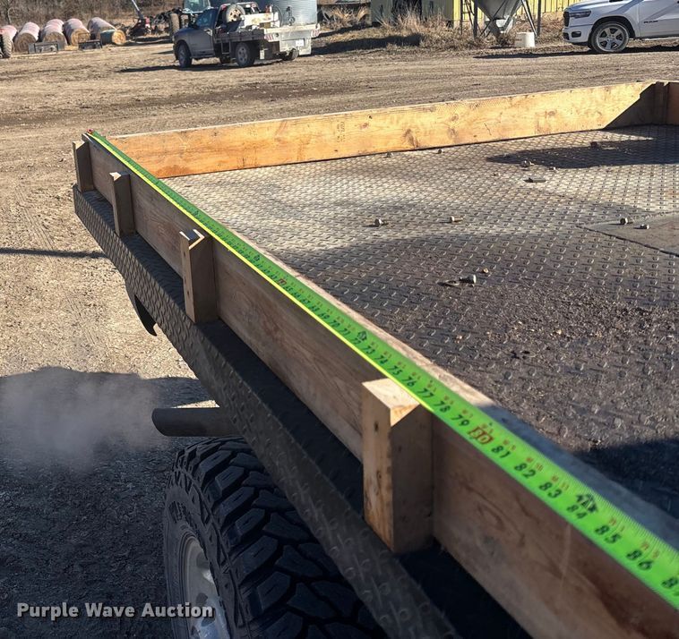 image for item DU6934 2001 Dodge Ram 2500 flatbed pickup truck