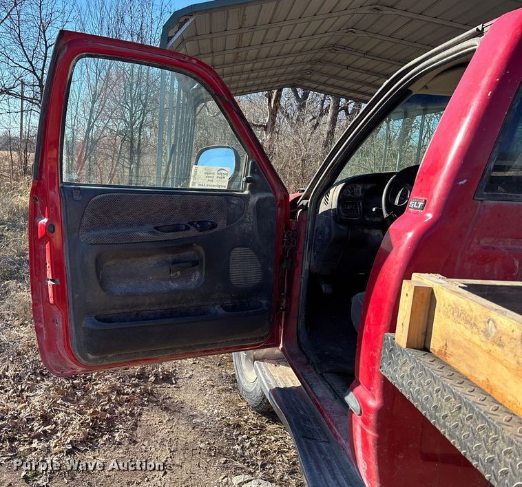 image for item DU6934 2001 Dodge Ram 2500 flatbed pickup truck