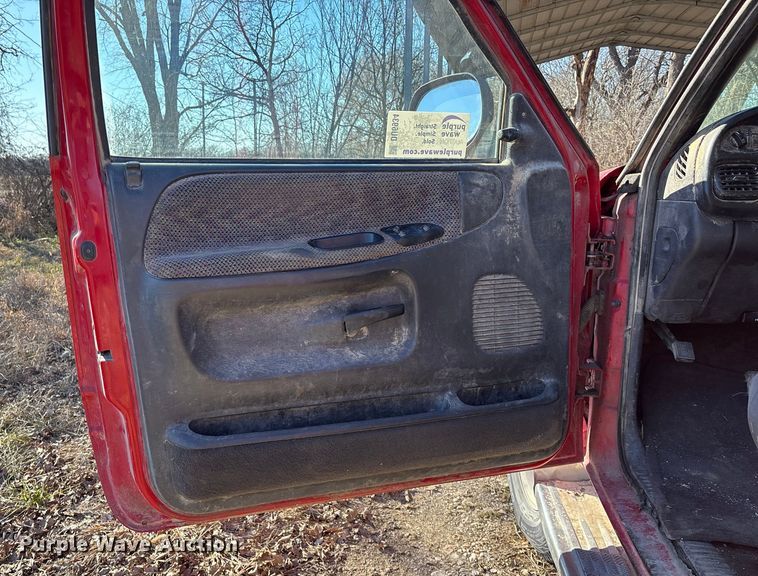 image for item DU6934 2001 Dodge Ram 2500 flatbed pickup truck