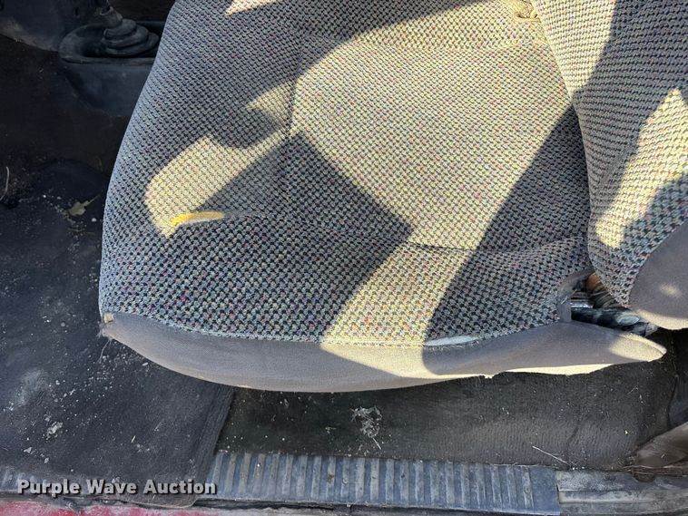 image for item DU6934 2001 Dodge Ram 2500 flatbed pickup truck