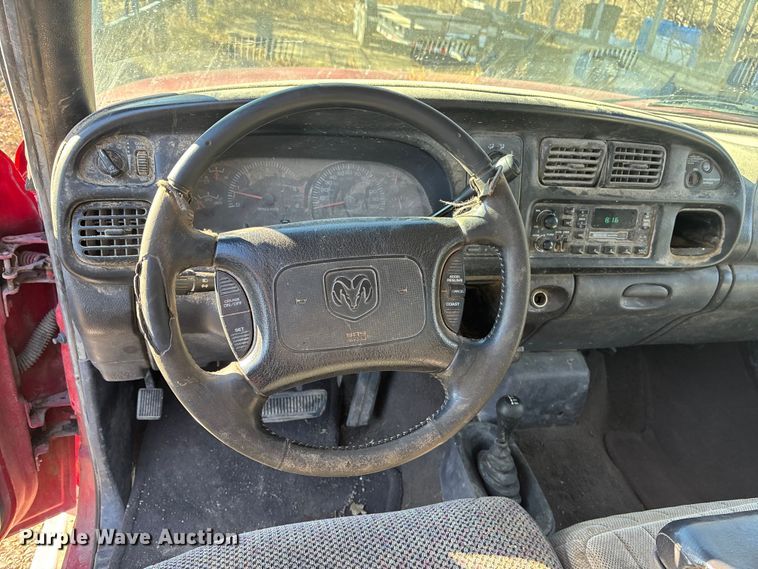 image for item DU6934 2001 Dodge Ram 2500 flatbed pickup truck