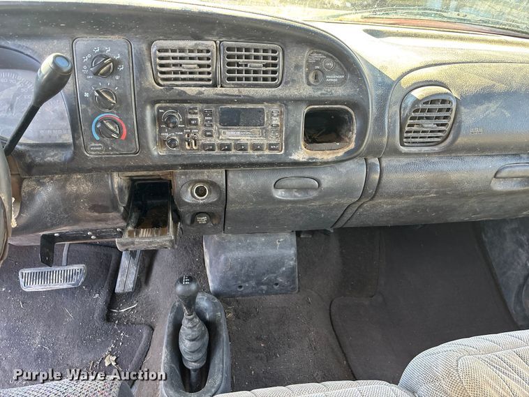 image for item DU6934 2001 Dodge Ram 2500 flatbed pickup truck