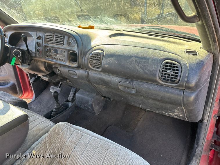 image for item DU6934 2001 Dodge Ram 2500 flatbed pickup truck