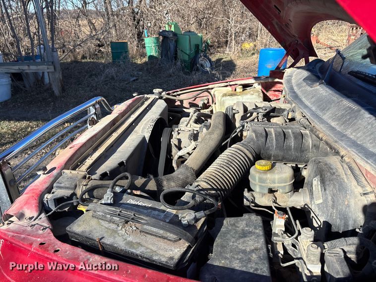 image for item DU6934 2001 Dodge Ram 2500 flatbed pickup truck