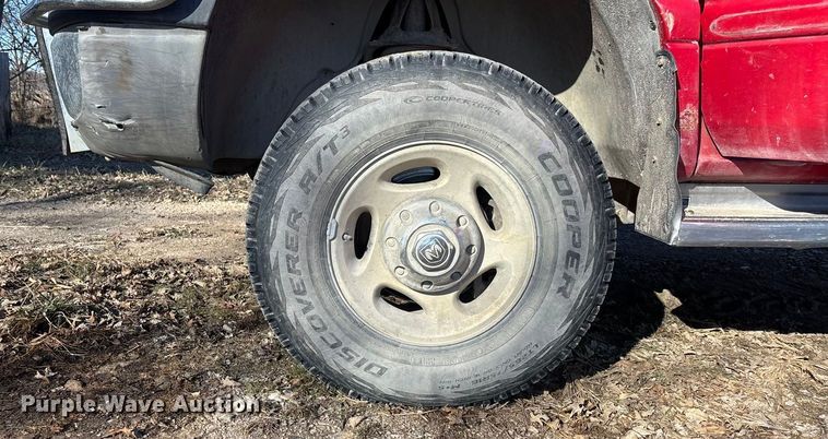 image for item DU6934 2001 Dodge Ram 2500 flatbed pickup truck