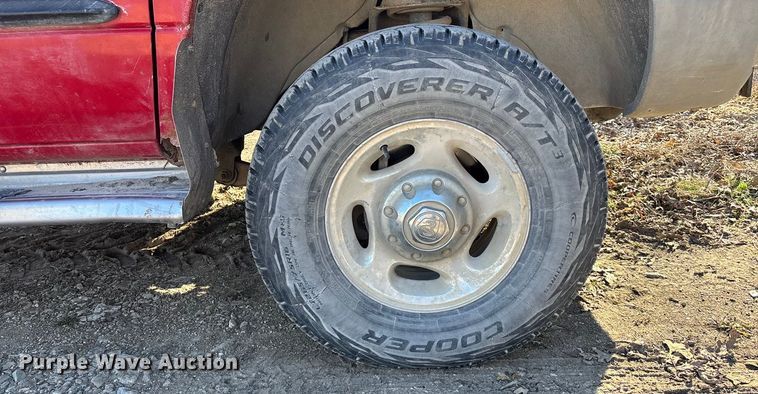 image for item DU6934 2001 Dodge Ram 2500 flatbed pickup truck