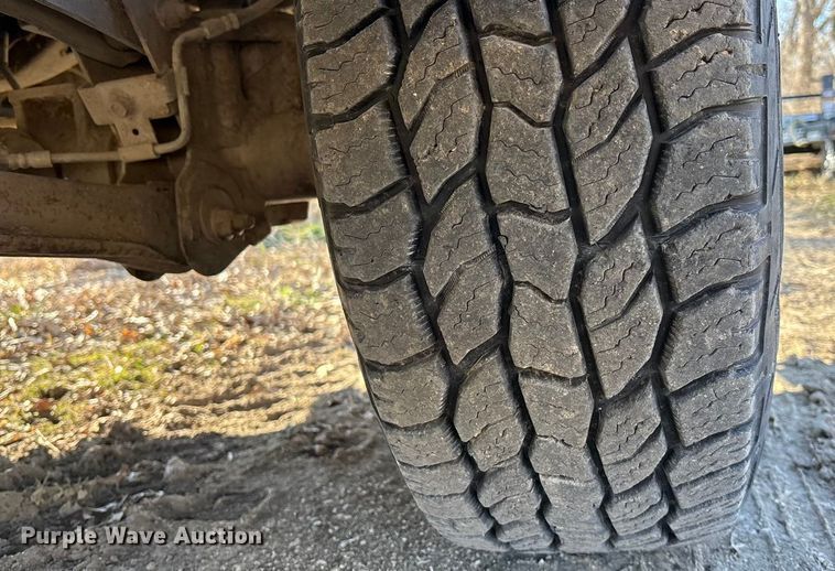 image for item DU6934 2001 Dodge Ram 2500 flatbed pickup truck