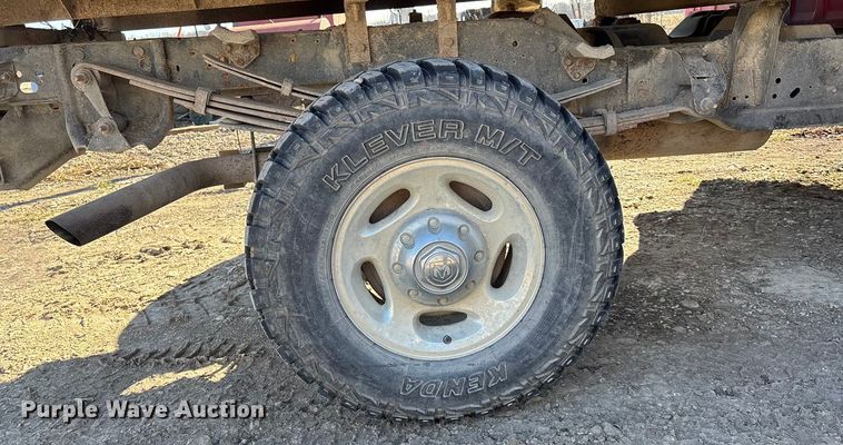 image for item DU6934 2001 Dodge Ram 2500 flatbed pickup truck