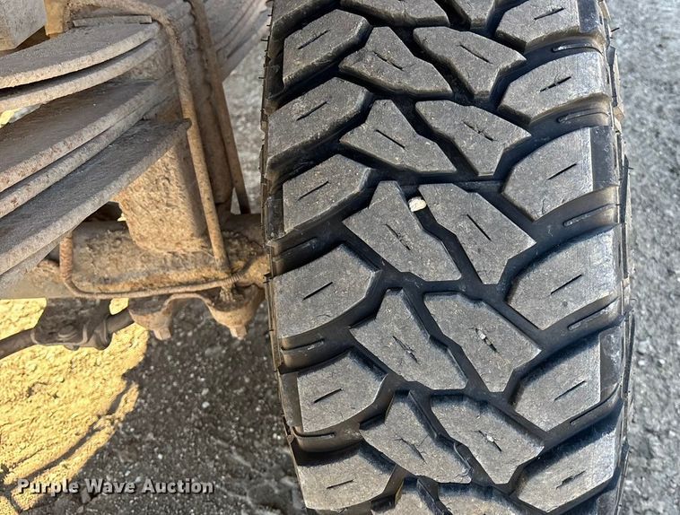 image for item DU6934 2001 Dodge Ram 2500 flatbed pickup truck