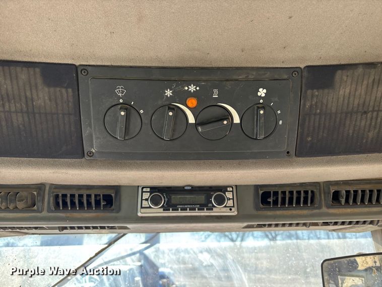 image for item DU6935 1996 Case IH 5240 MFWD tractor