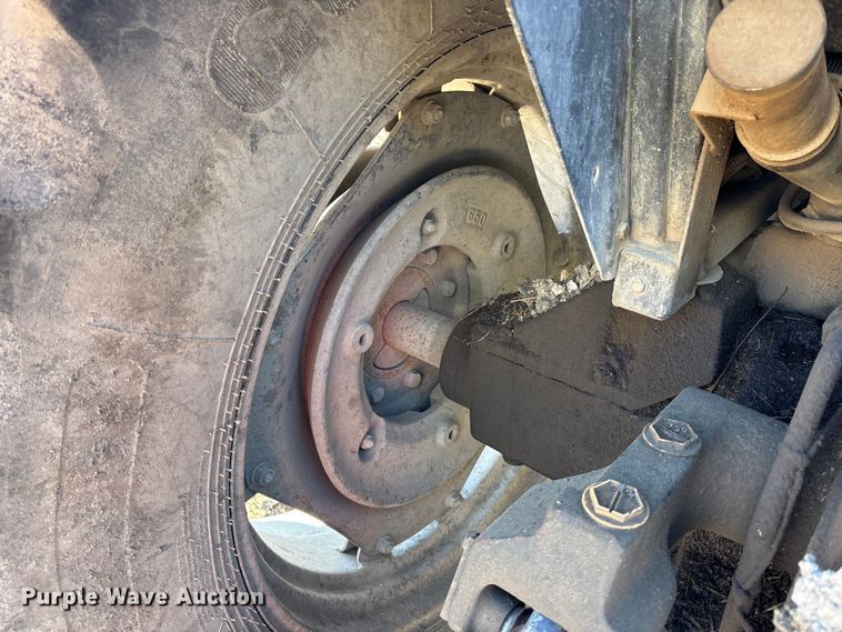 image for item DU6935 1996 Case IH 5240 MFWD tractor