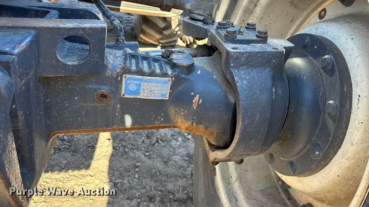 image for item DU6936 1997 New Holland 8870 MFWD tractor