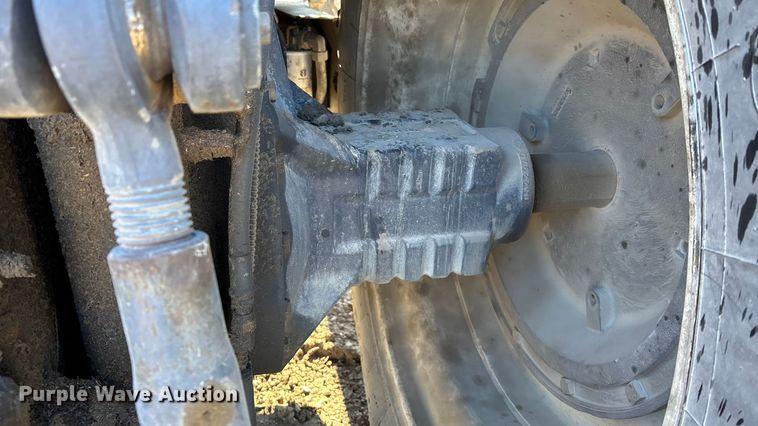 image for item DU6936 1997 New Holland 8870 MFWD tractor