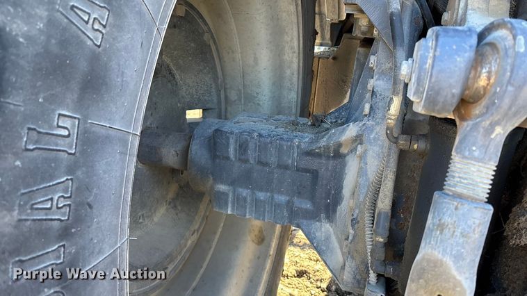 image for item DU6936 1997 New Holland 8870 MFWD tractor