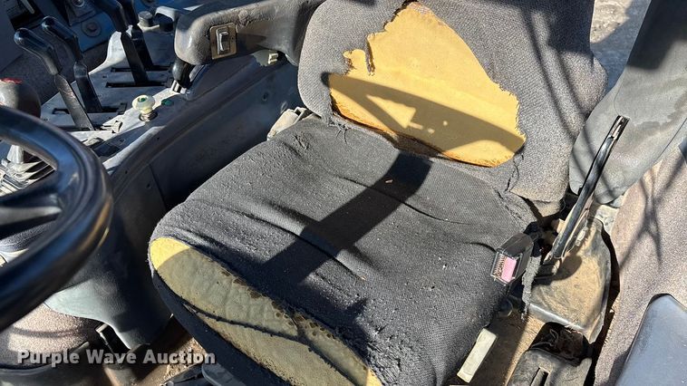 image for item DU6936 1997 New Holland 8870 MFWD tractor