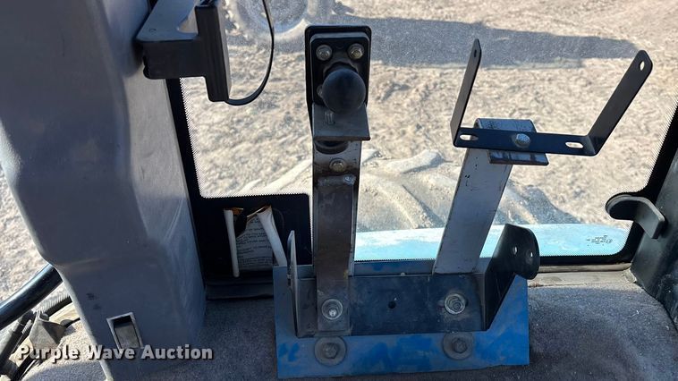 image for item DU6936 1997 New Holland 8870 MFWD tractor