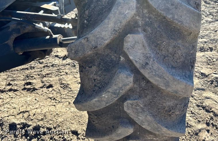 image for item DU6936 1997 New Holland 8870 MFWD tractor