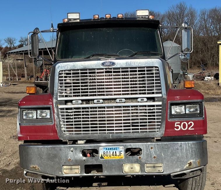 image for item DU6937 1994 Ford LTL9000 semi truck