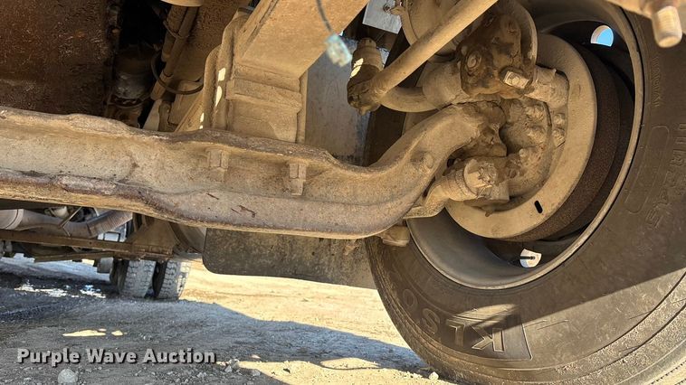 image for item DU6937 1994 Ford LTL9000 semi truck