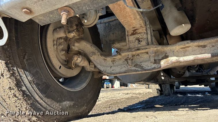 image for item DU6937 1994 Ford LTL9000 semi truck