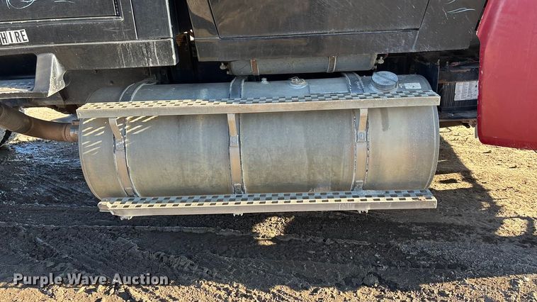 image for item DU6937 1994 Ford LTL9000 semi truck