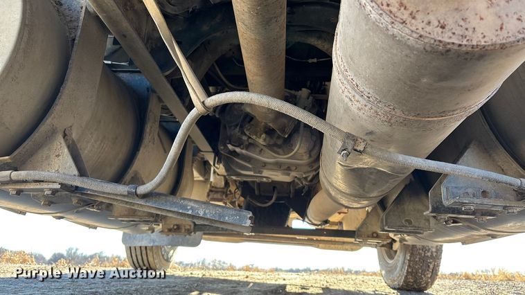 image for item DU6937 1994 Ford LTL9000 semi truck