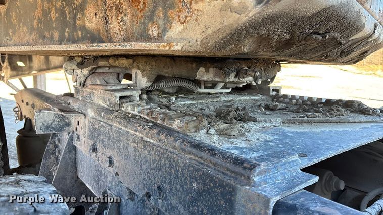 image for item DU6937 1994 Ford LTL9000 semi truck