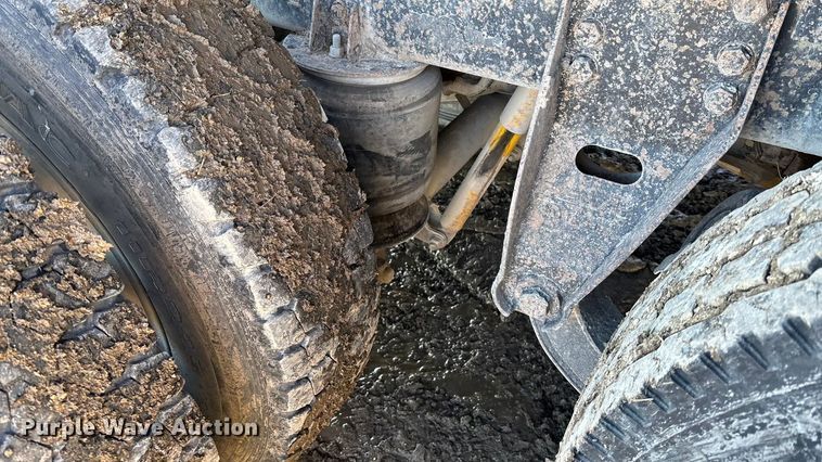 image for item DU6937 1994 Ford LTL9000 semi truck