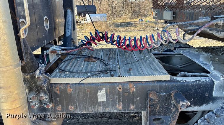 image for item DU6937 1994 Ford LTL9000 semi truck