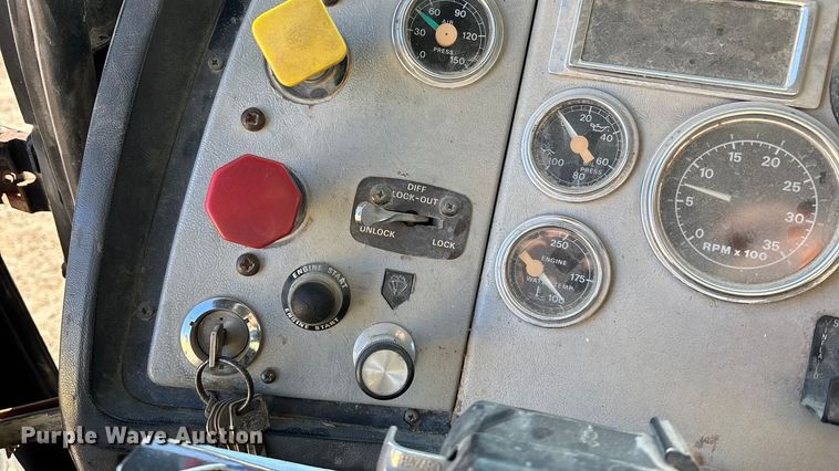 image for item DU6937 1994 Ford LTL9000 semi truck