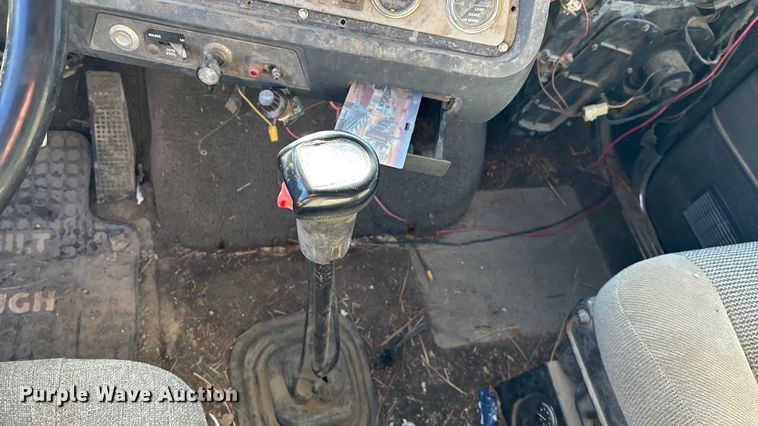 image for item DU6937 1994 Ford LTL9000 semi truck