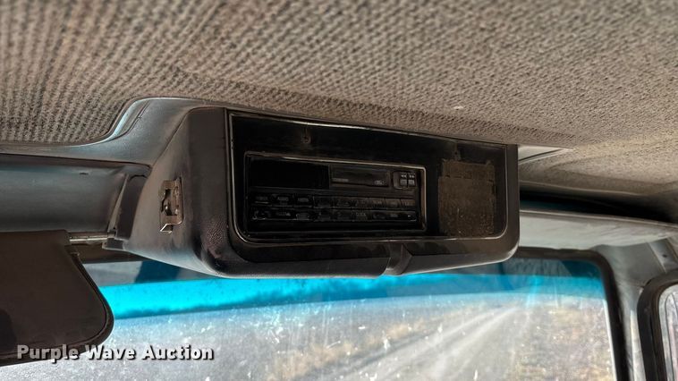 image for item DU6937 1994 Ford LTL9000 semi truck