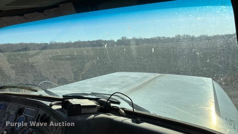 image for item DU6937 1994 Ford LTL9000 semi truck