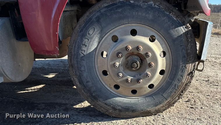 image for item DU6937 1994 Ford LTL9000 semi truck