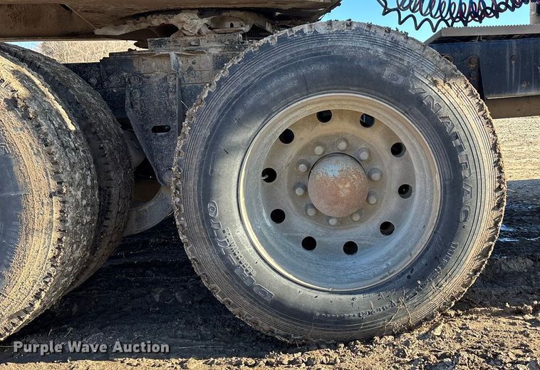 image for item DU6937 1994 Ford LTL9000 semi truck