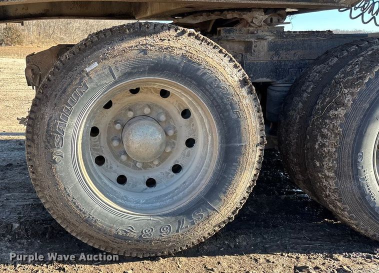 image for item DU6937 1994 Ford LTL9000 semi truck