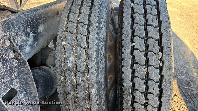 image for item DU6937 1994 Ford LTL9000 semi truck