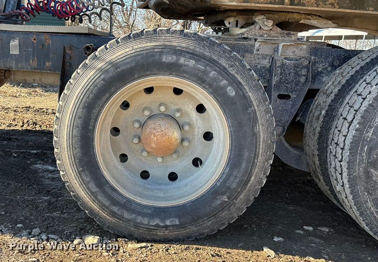 image for item DU6937 1994 Ford LTL9000 semi truck