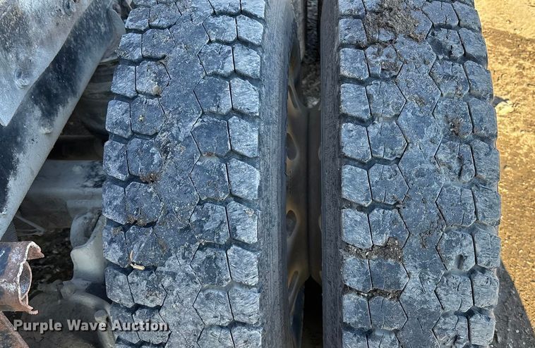 image for item DU6937 1994 Ford LTL9000 semi truck