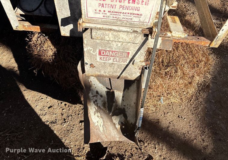 image for item DU6938 Trip Hopper range cube feeder