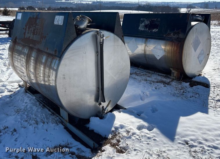 image for item DU6988 (2) Betts Industries Tiona tanks