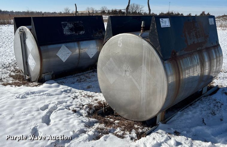 image for item DU6988 (2) Betts Industries Tiona tanks