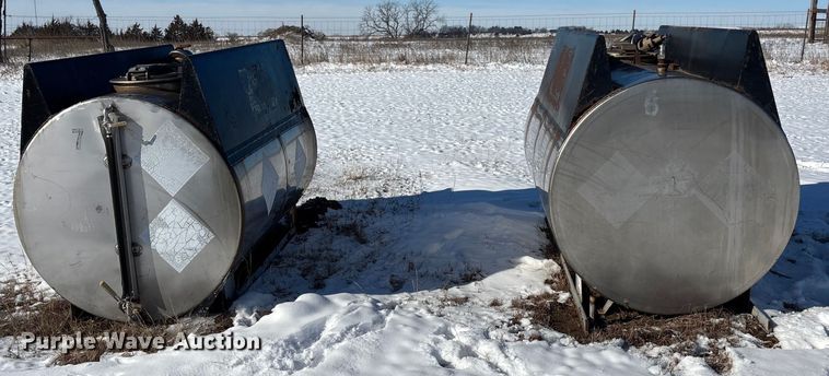 image for item DU6988 (2) Betts Industries Tiona tanks