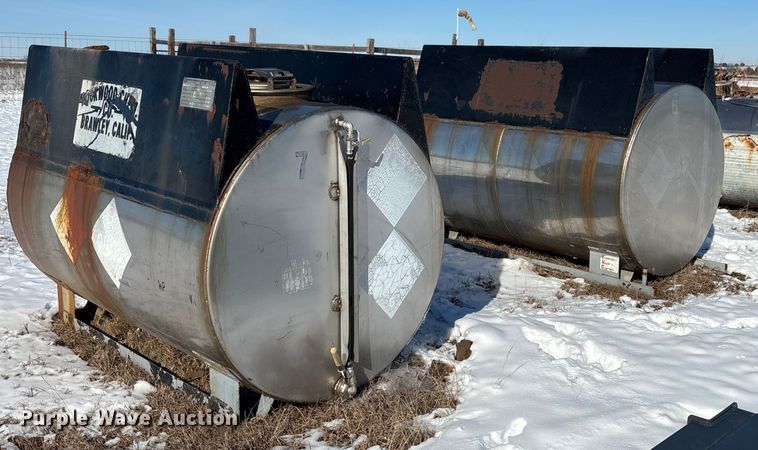 image for item DU6988 (2) Betts Industries Tiona tanks