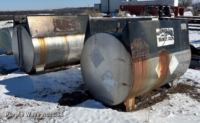 image for item DU6988 (2) Betts Industries Tiona tanks